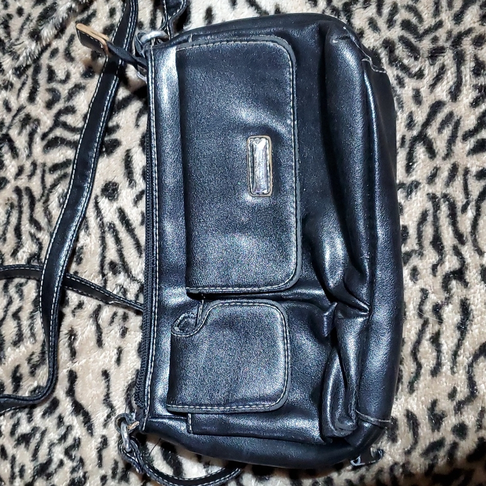 Small expandable black purse.